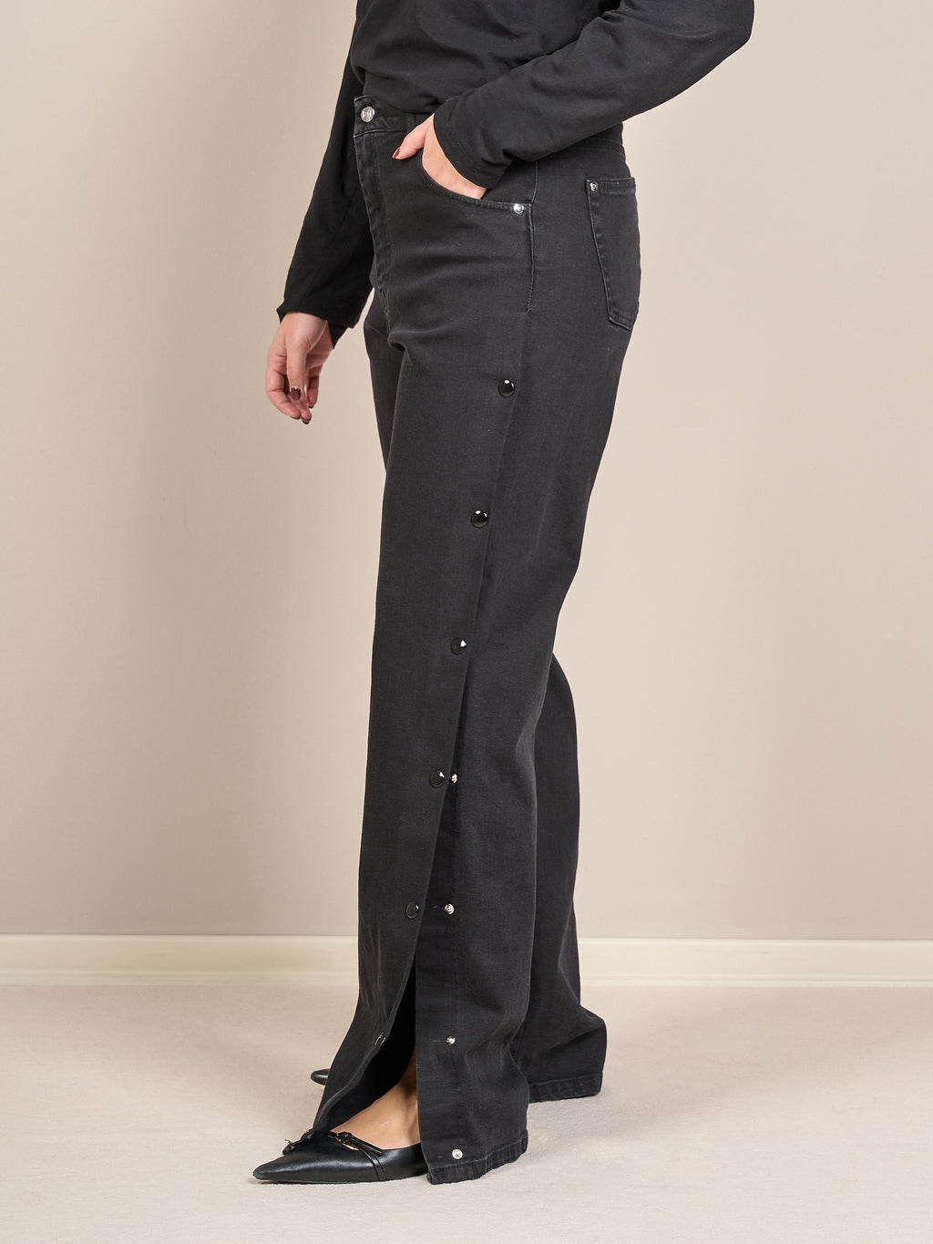 Jeans dritti con bottoni laterali